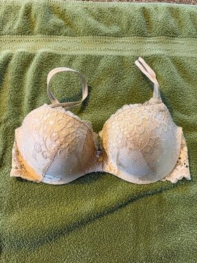 Victoria's Secret Lace Push-Up Bra in Light Beige/Cream 36C